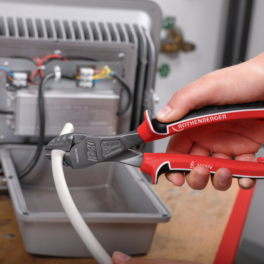 Alicate para electricista corte lateral 220 mm